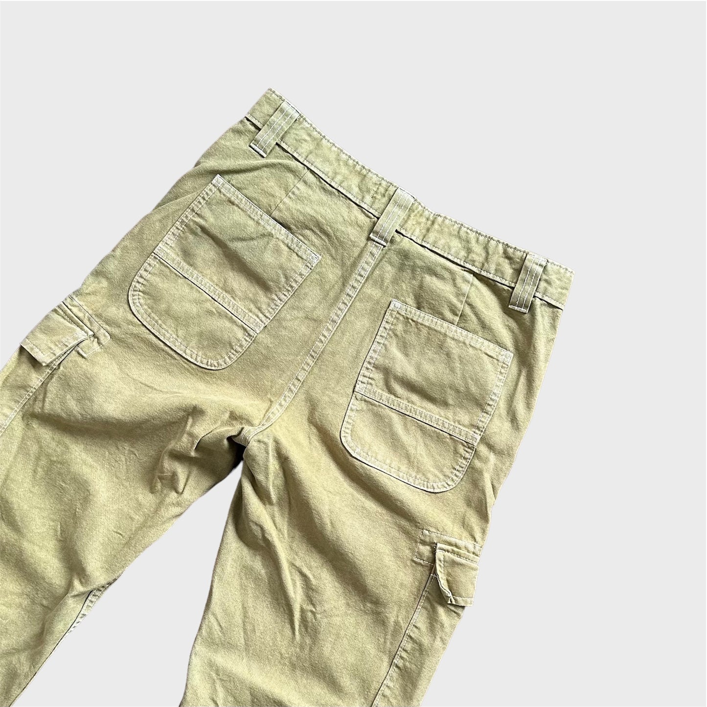 Pantalón cargo zara gastado